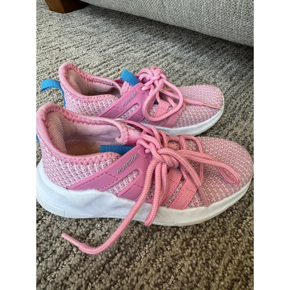 Kid's Sneakers Size 8.  Pre owned - Picture 2 of 6